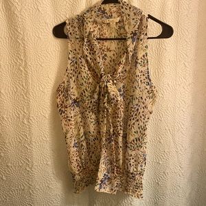 Sleeveless women’s blouse